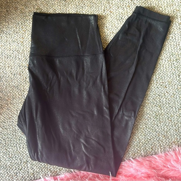 Black lululemon leggings - Picture 4 of 7